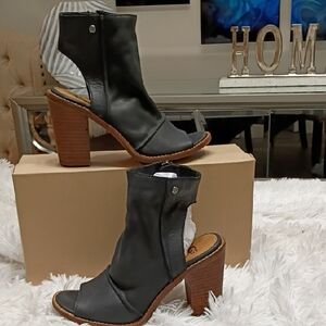 UGG Valencia Stylish Leather Black Open Peep Toe Heeled Boots Size 6.5